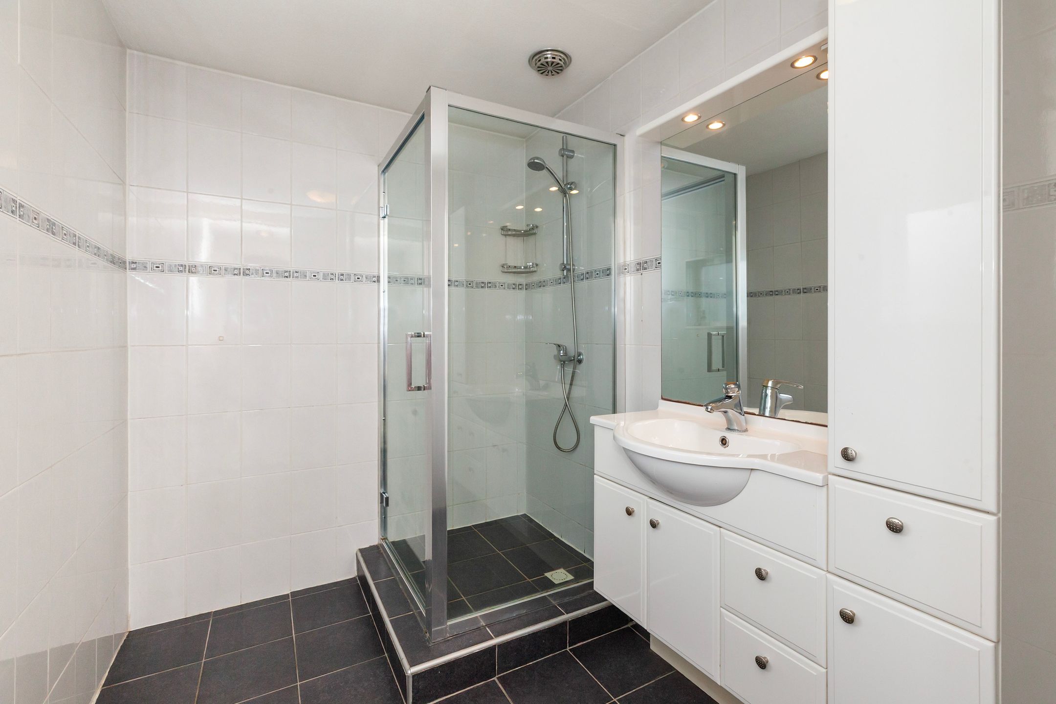 Photo 15 of Leliestraat 37