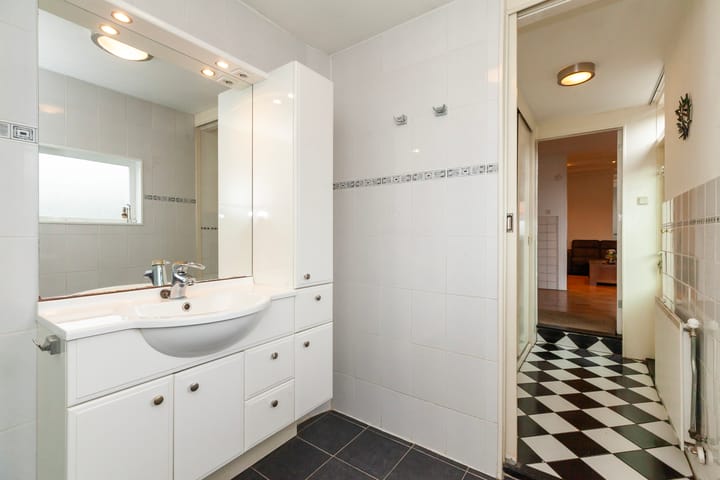 Tussenwoning te koop: Leliestraat 37, Vlaardingen