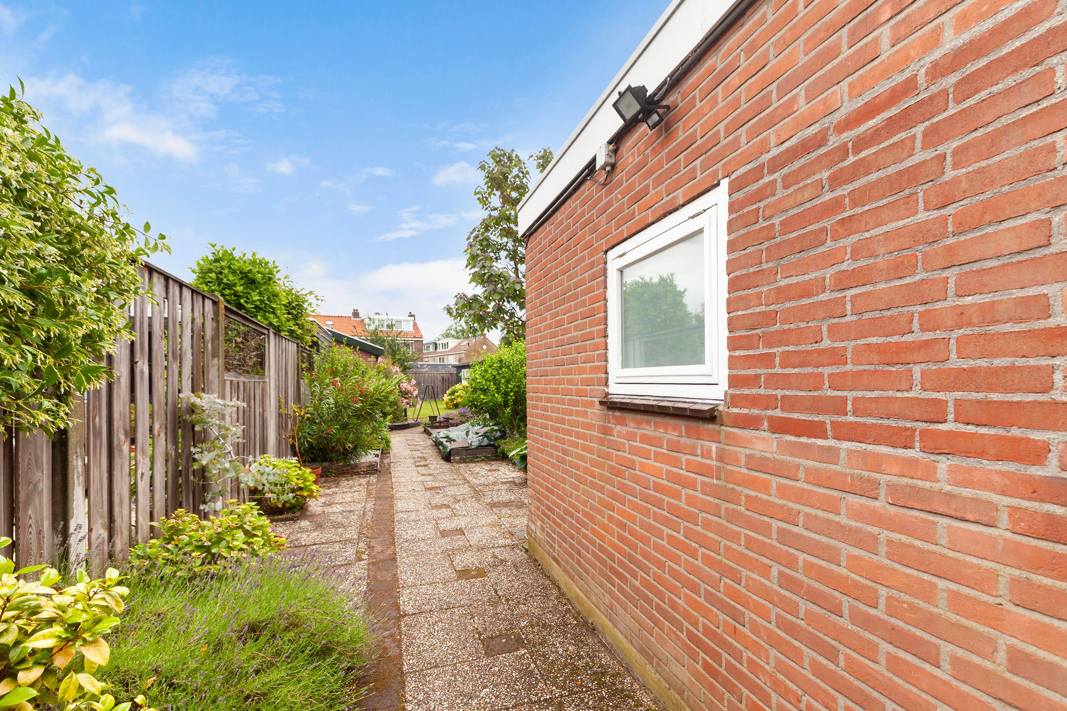 Photo 21 of Leliestraat 37