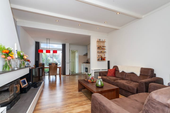Photo 2 of Leliestraat 37