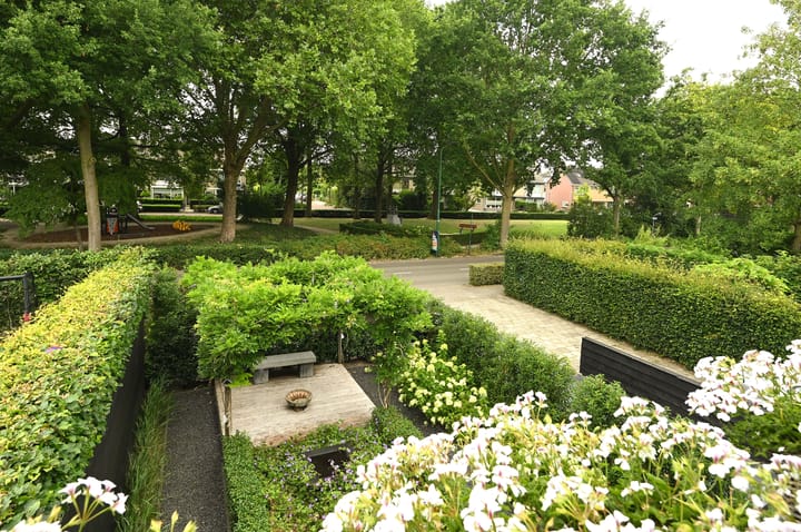 Twee-onder-één-kap te koop: Plantsoen 4, Eemnes
