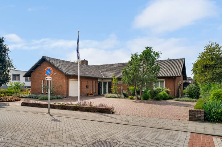 Vrijstaande woning te koop: Mgr Verstraelenstraat 12, Sevenum