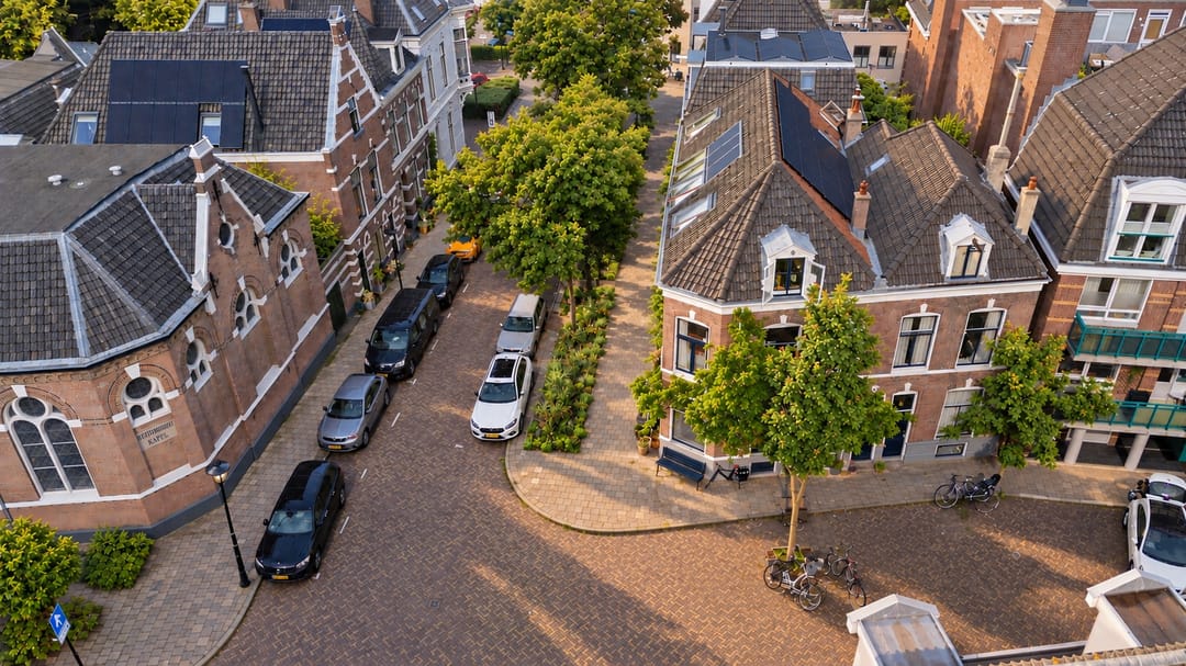Photo 37 of Graaf van Burenstraat 8