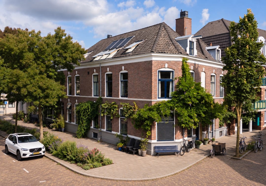 Photo 16 of Graaf van Burenstraat 8