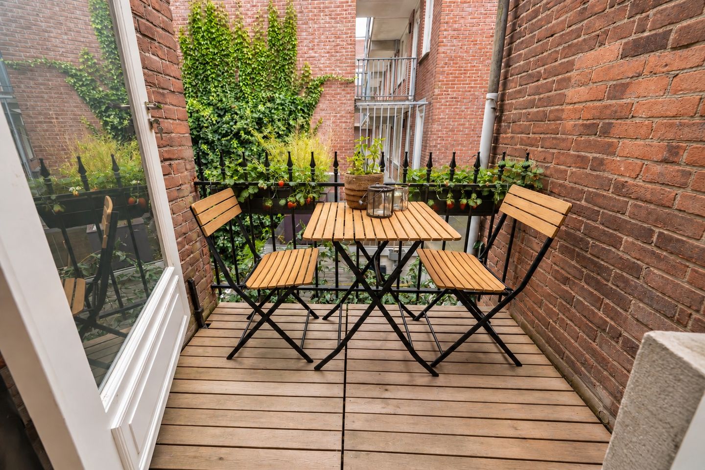 Photo 20 of Graaf van Burenstraat 8