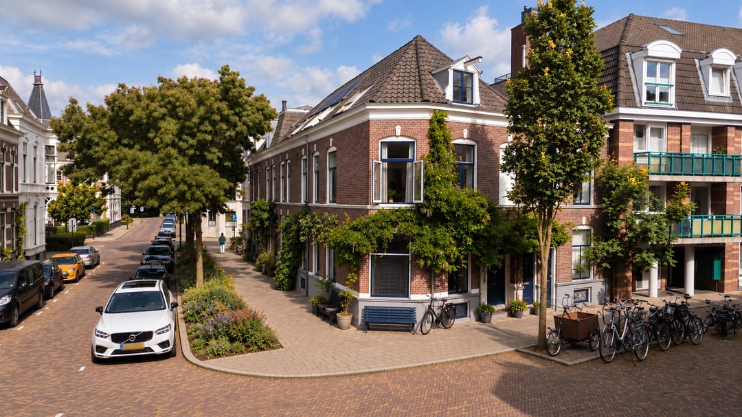 Photo 17 of Graaf van Burenstraat 8