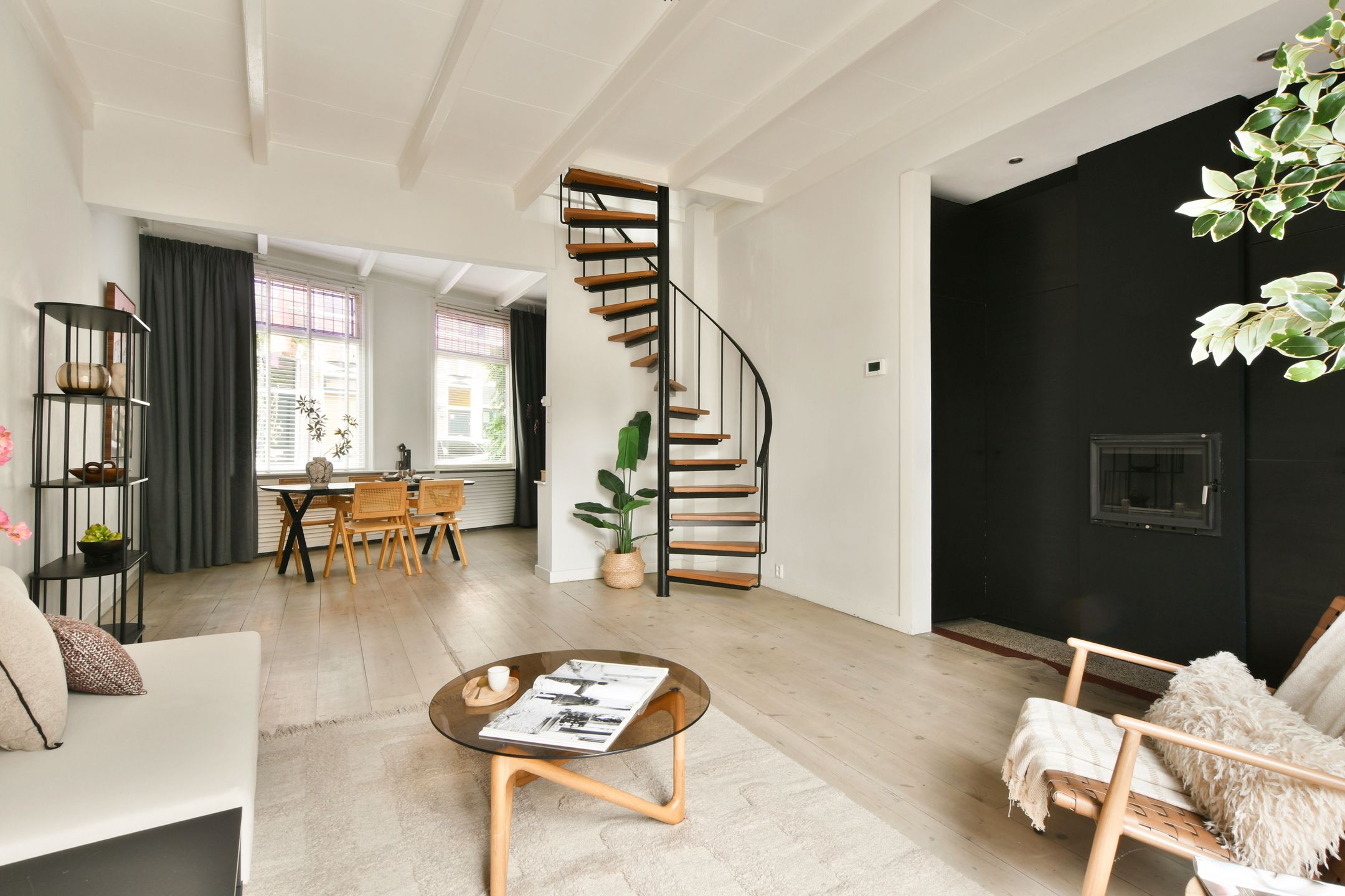 Photo 9 of Kamperstraat 32