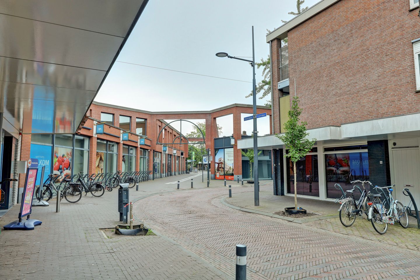 View photo 4 of Corridor 44