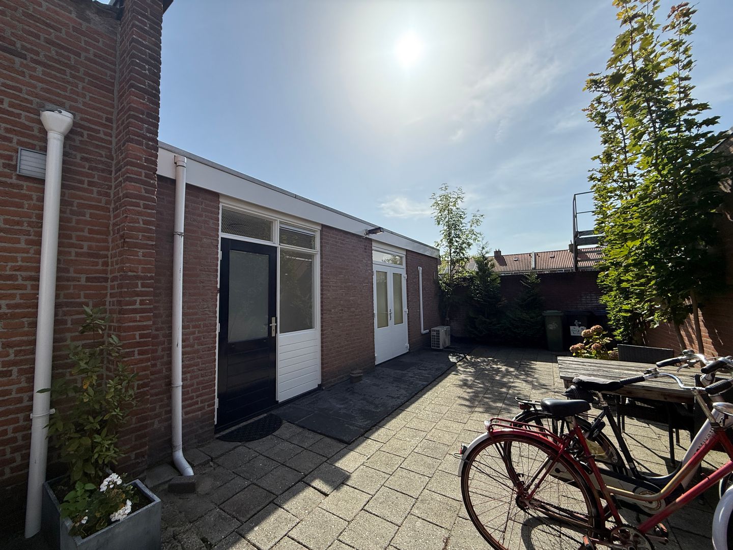 View photo 2 of Zandstraat 45