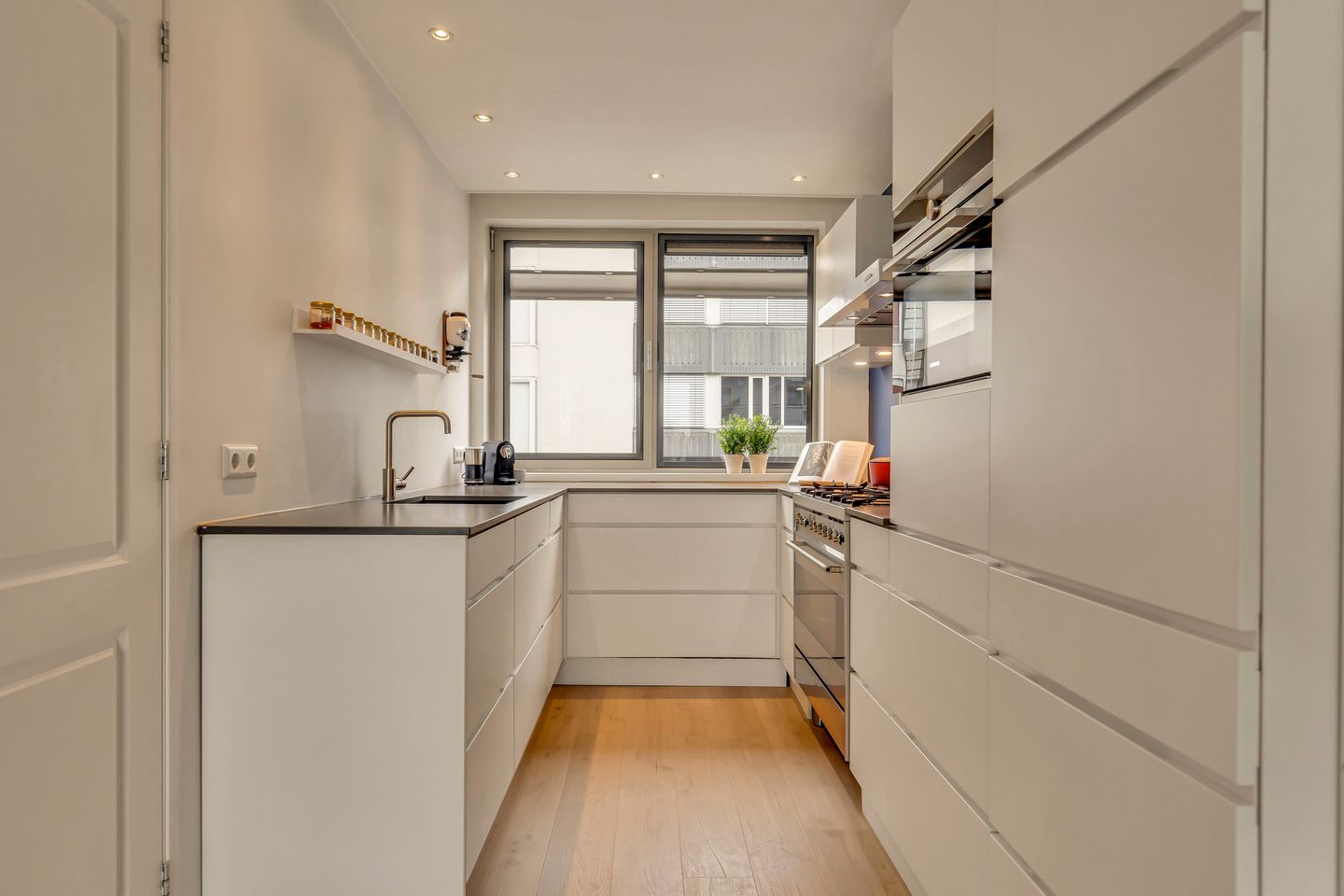 Photo 14 of Burmandwarsstraat 53