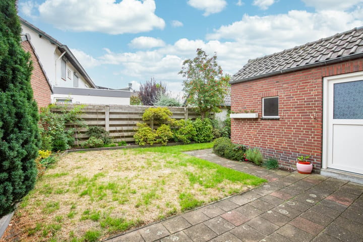 Twee-onder-één-kap te koop: Le Bron de Vexelastraat 10, Roermond