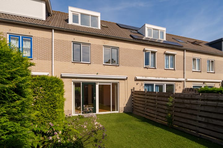 Tussenwoning te koop: Saint-Saensgracht 19, Almere