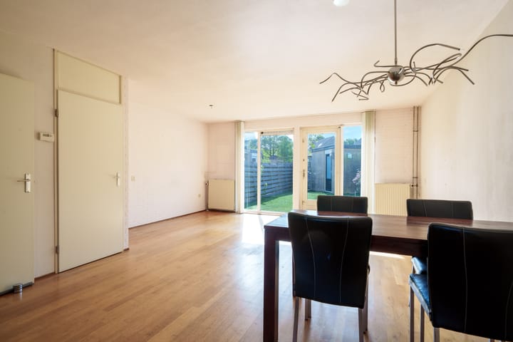 Tussenwoning te koop: Saint-Saensgracht 19, Almere