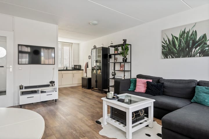 Tussenwoning te koop: Notarisappel 146, Tiel