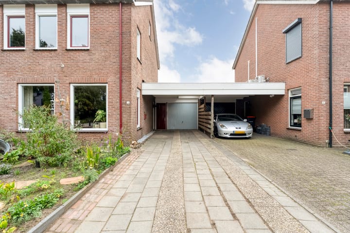 Tussenwoning te koop: Meester van Engbrinkstraat 11, Bruchterveld