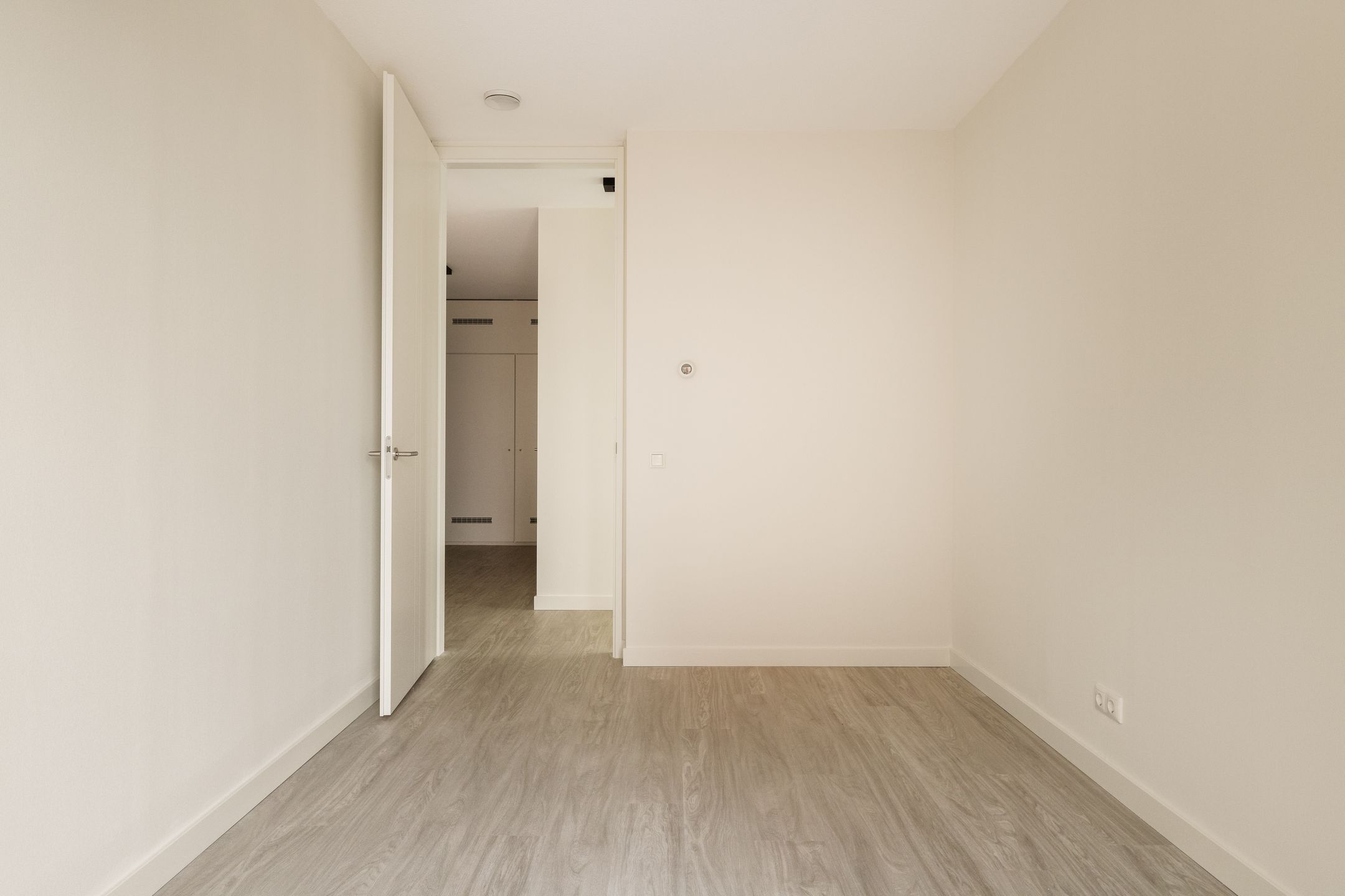 Photo 21 of Niemeyerstraat 145