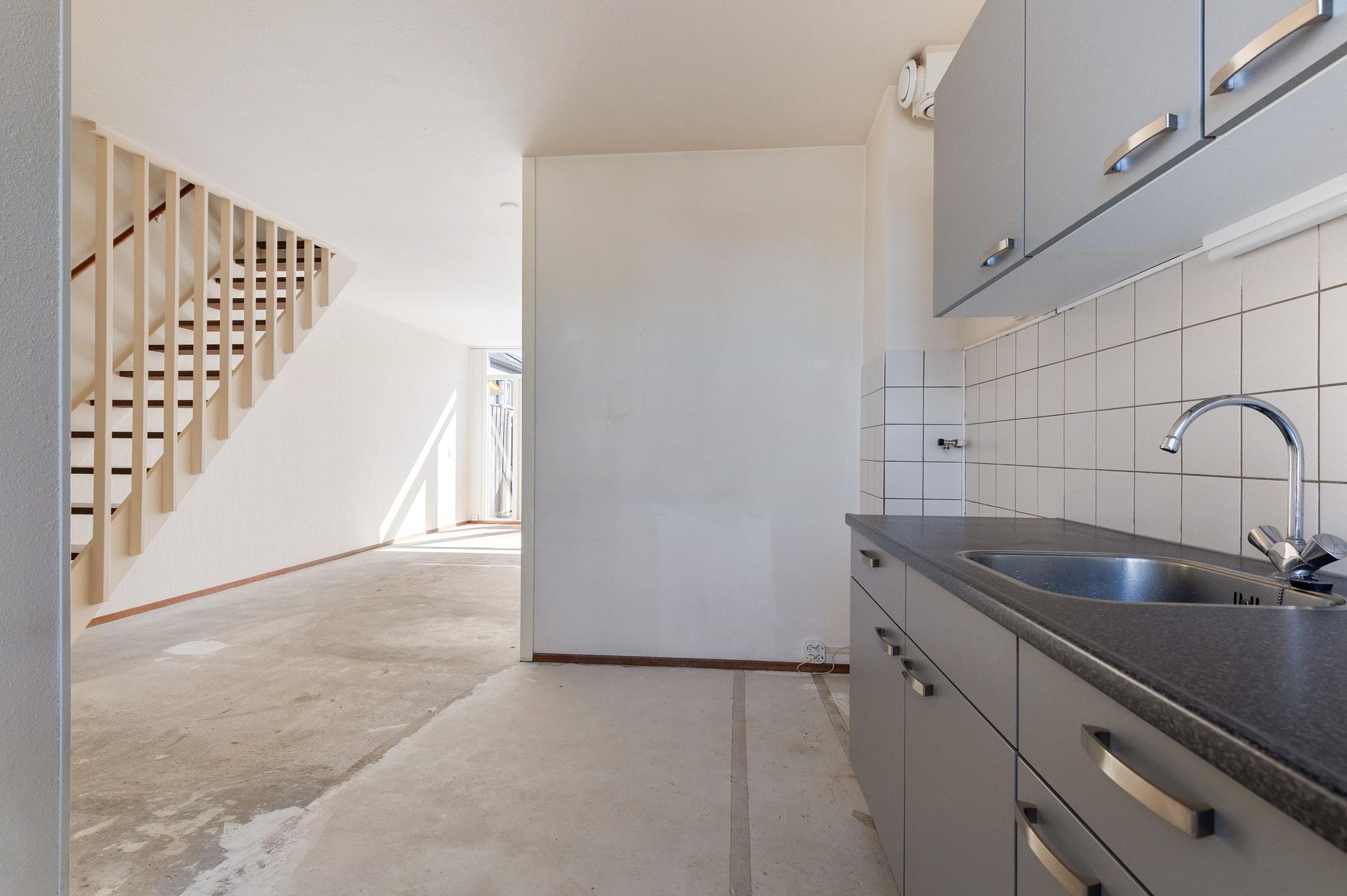 Photo 12 of Helmondstraat 73