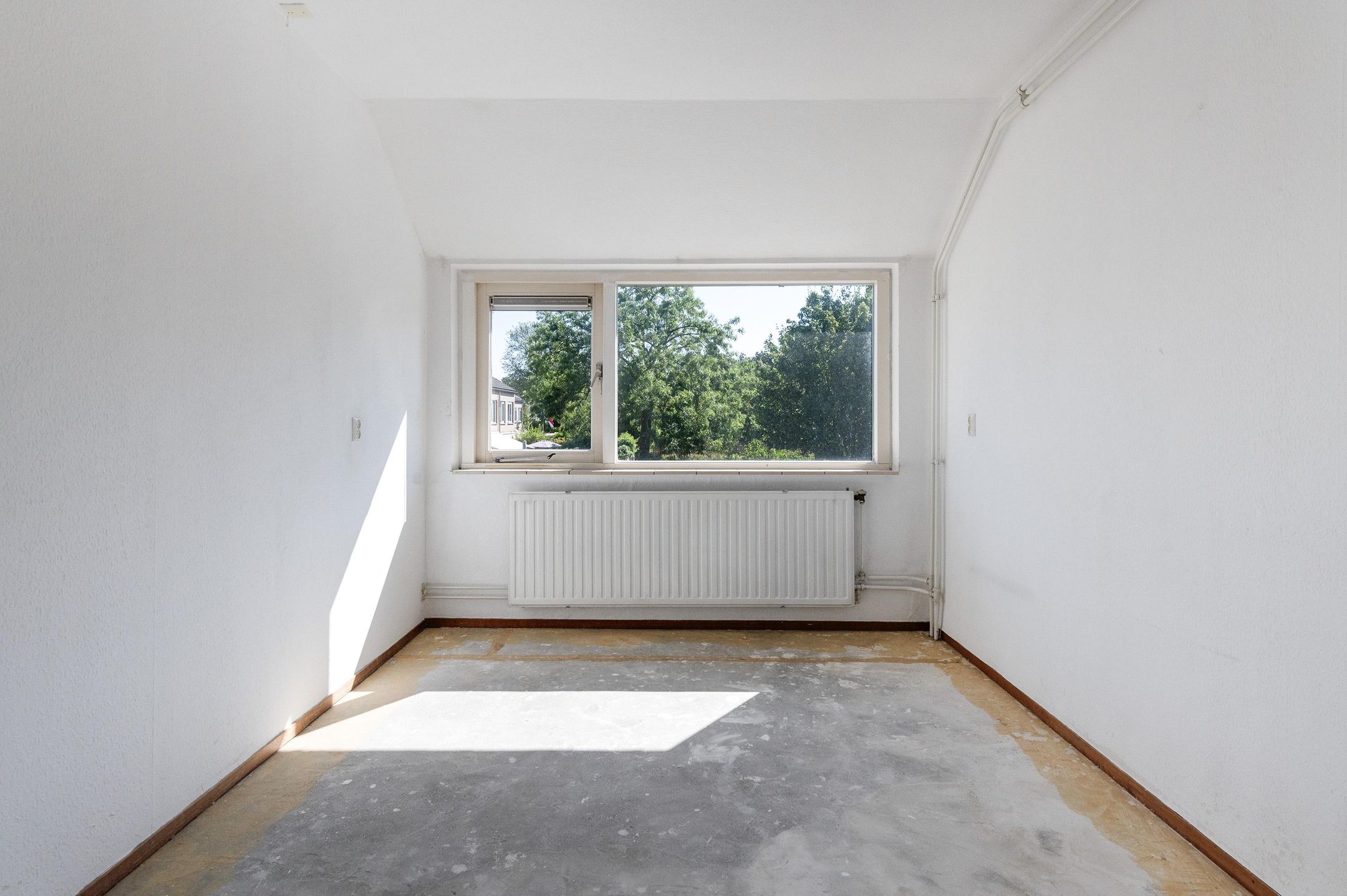 Photo 24 of Helmondstraat 73