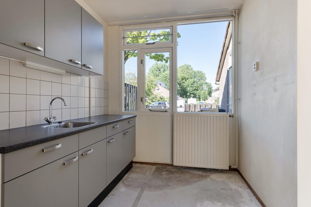 Photo 13 of Helmondstraat 73