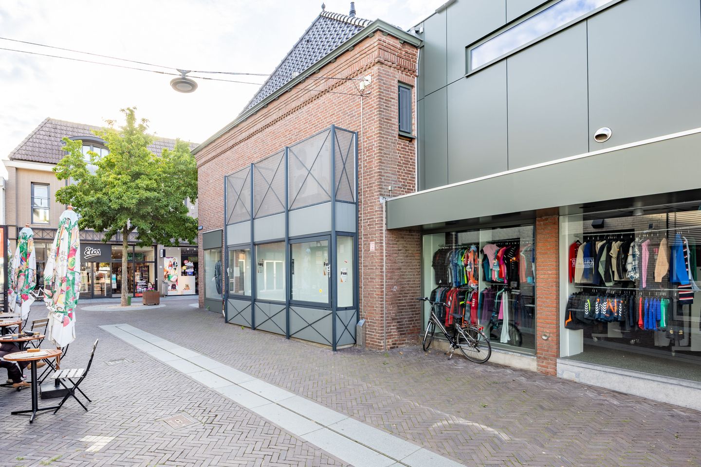 View photo 4 of Grotestraat 56