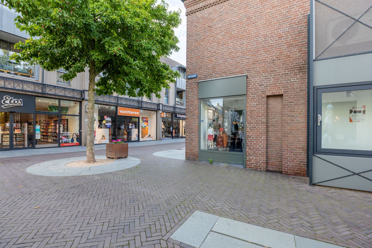 View photo 3 of Grotestraat 56