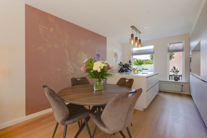 Tussenwoning te koop: Barentszrede 32, Zoetermeer