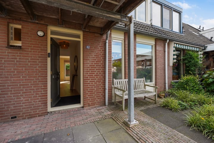 Tussenwoning te koop: Barentszrede 32, Zoetermeer