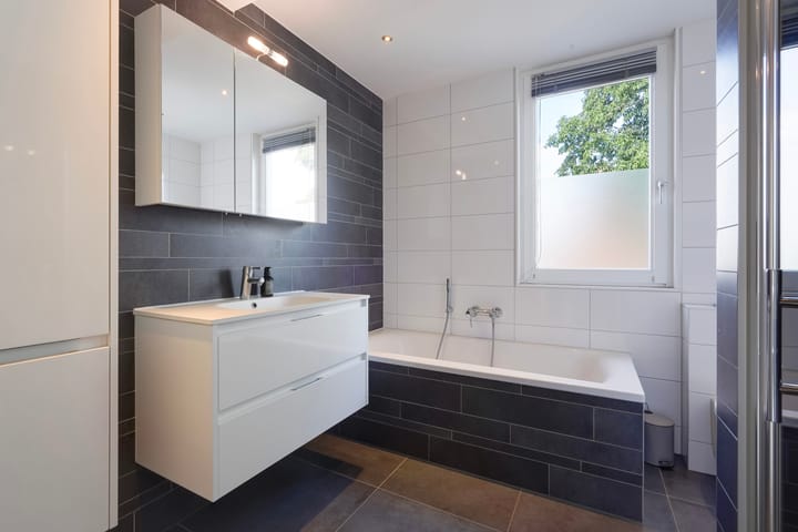 Tussenwoning te koop: Barentszrede 32, Zoetermeer