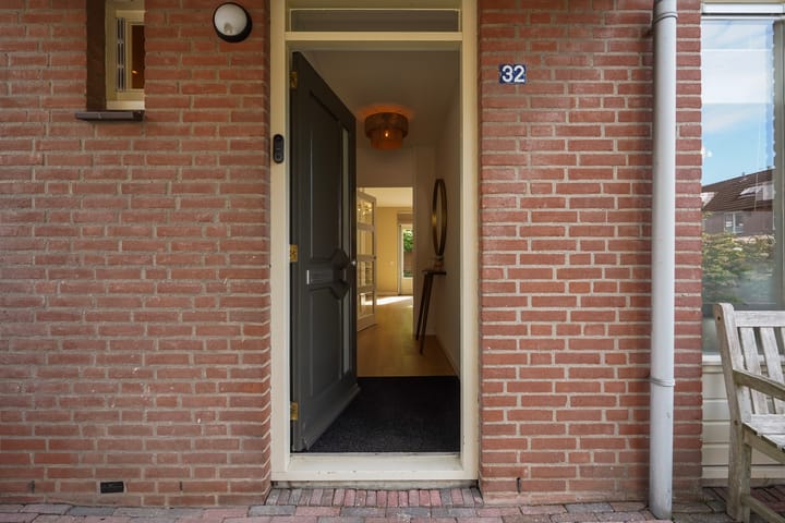 Tussenwoning te koop: Barentszrede 32, Zoetermeer