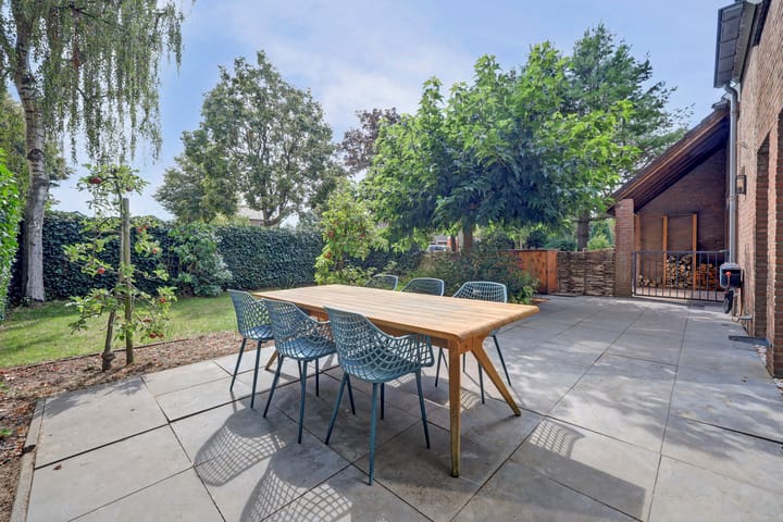 Hoekwoning te koop: Burgemeester van Randwijckstraat 42, Rossum (Ge)