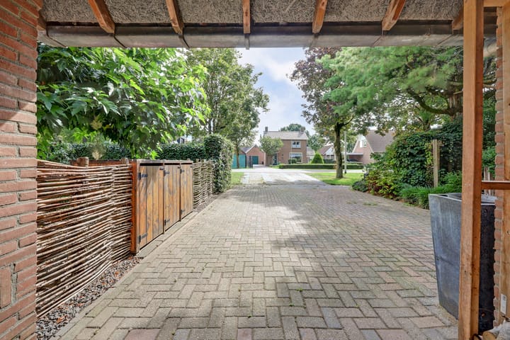 Hoekwoning te koop: Burgemeester van Randwijckstraat 42, Rossum (Ge)