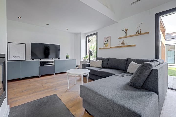 Hoekwoning te koop: Burgemeester van Randwijckstraat 42, Rossum (Ge)
