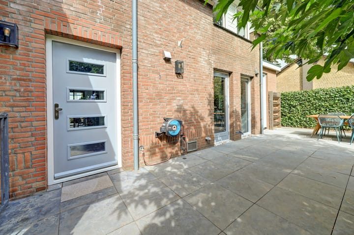 Hoekwoning te koop: Burgemeester van Randwijckstraat 42, Rossum (Ge)