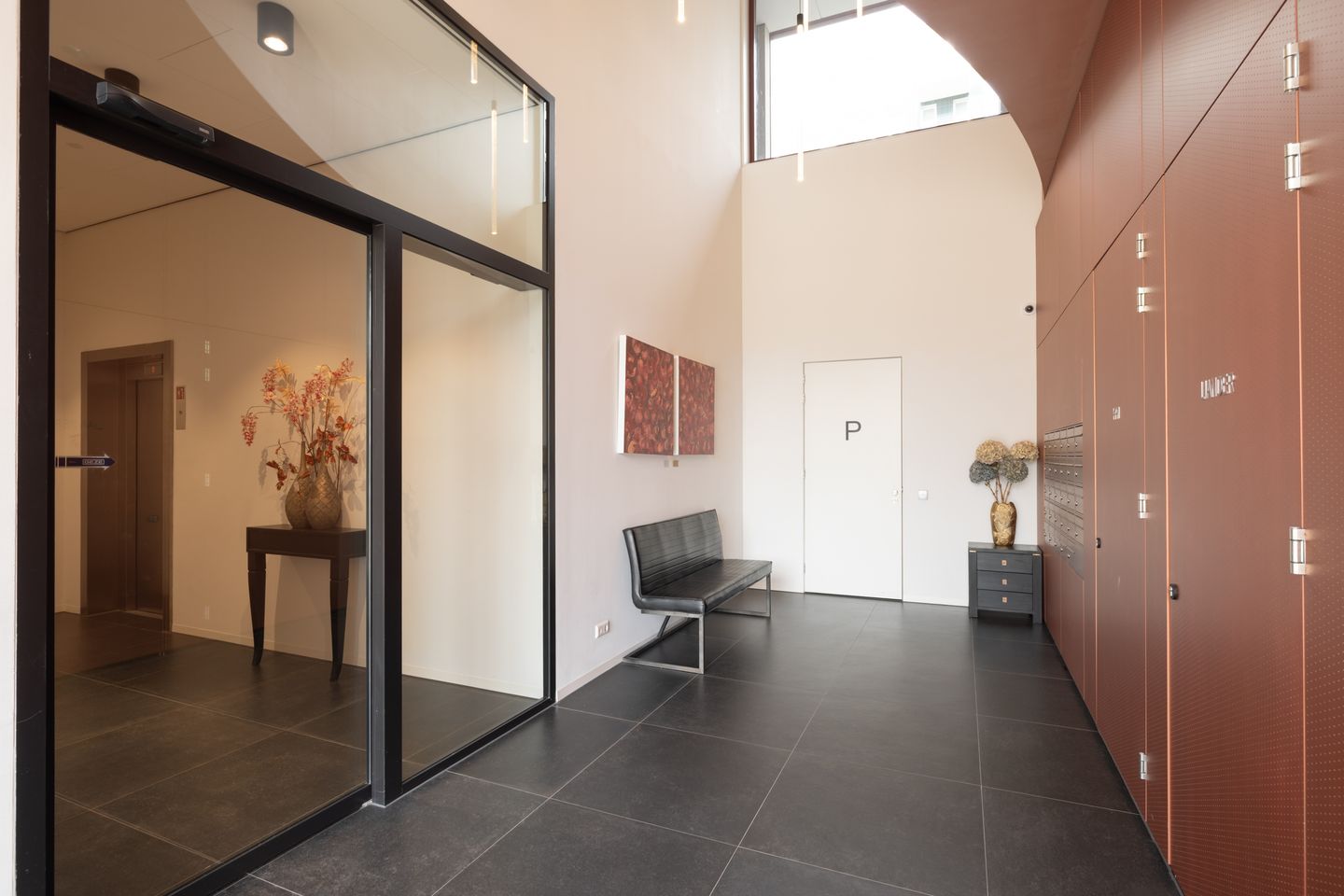 Photo 5 of Mies van der Rohestraat 81