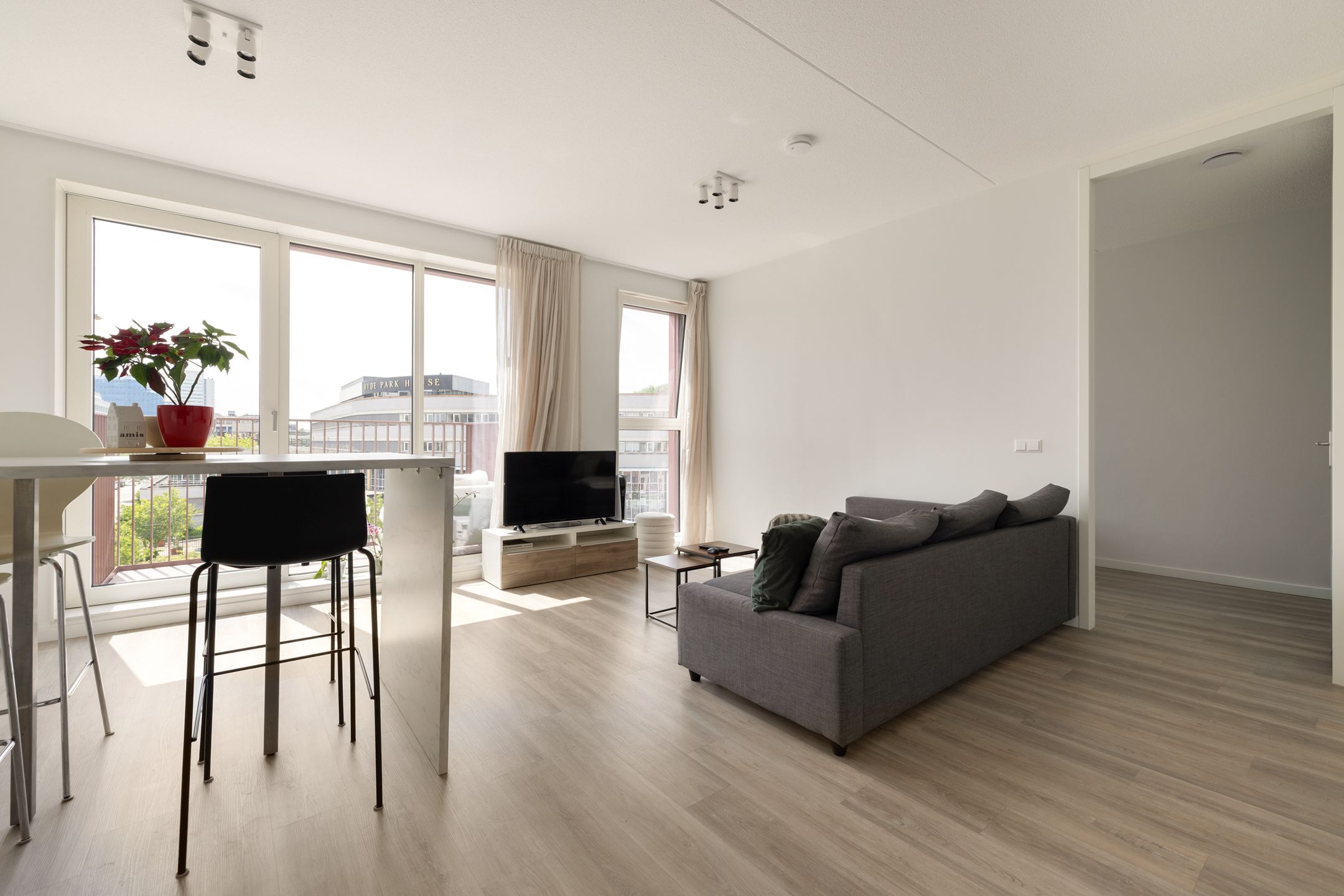 Photo 6 of Mies van der Rohestraat 81