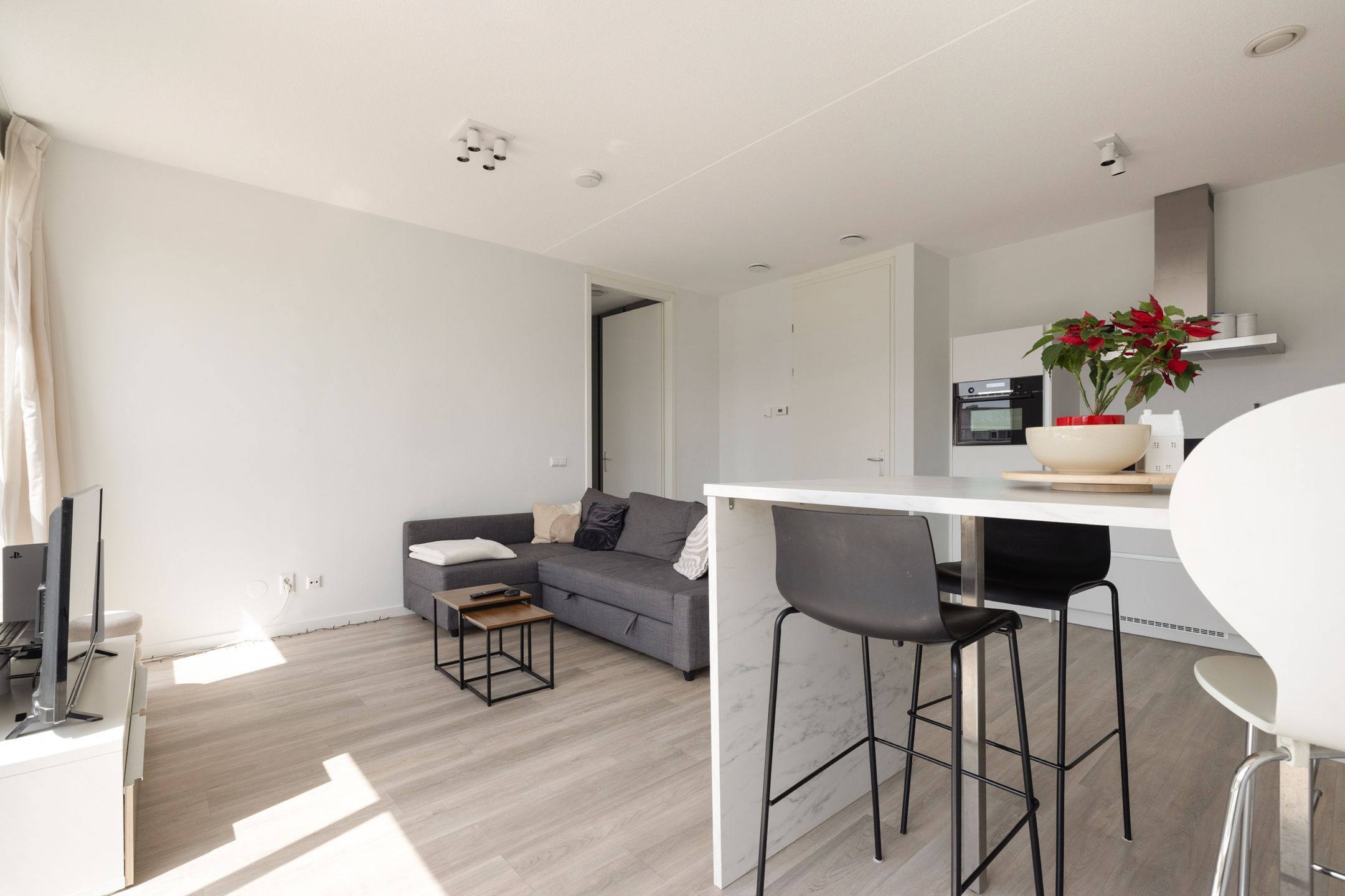 Photo 9 of Mies van der Rohestraat 81
