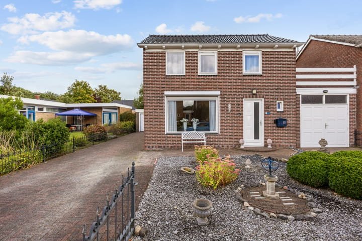 Twee-onder-één-kap te koop: Westersingel 22, Aduard