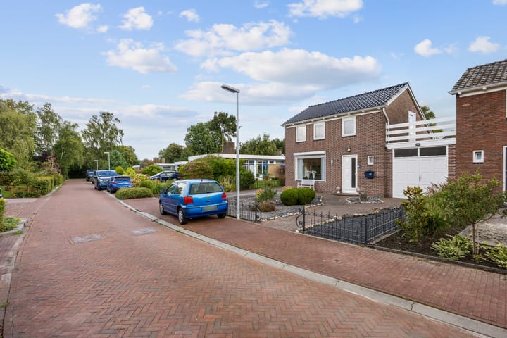 Twee-onder-één-kap te koop: Westersingel 22, Aduard