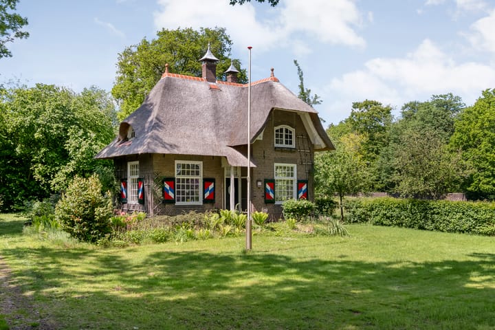 Vrijstaande woning te koop: Hubertsallee 7, Laag Zuthem