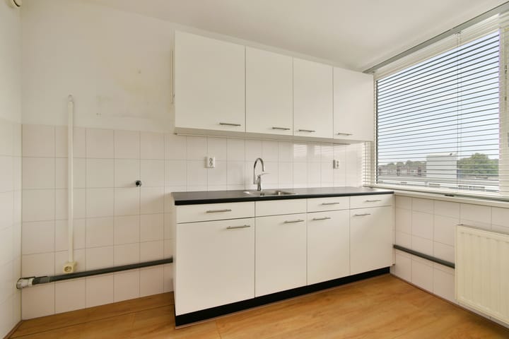Appartement te koop: Van Oldenbarneveltplein 122, Dordrecht