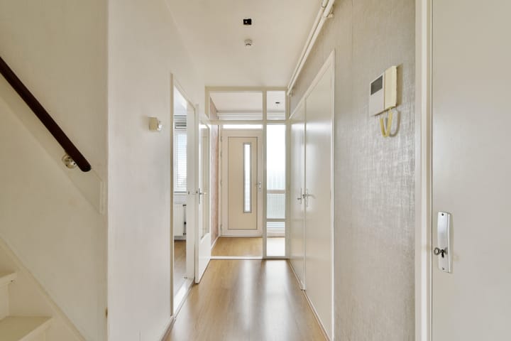 Appartement te koop: Van Oldenbarneveltplein 122, Dordrecht