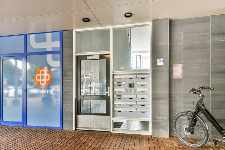 Appartement te koop: Van Oldenbarneveltplein 122, Dordrecht