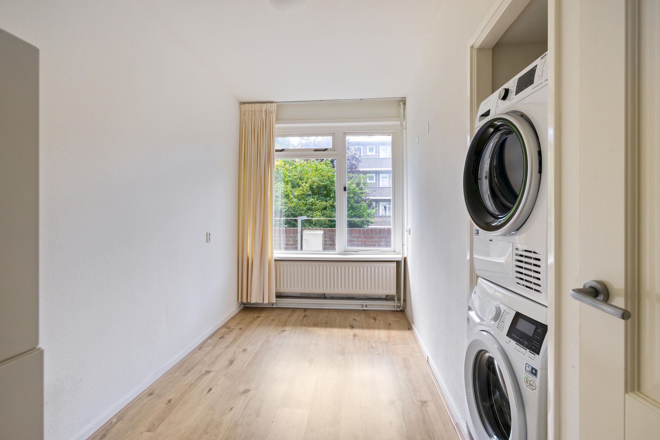 Photo 27 of Huygensstraat 135