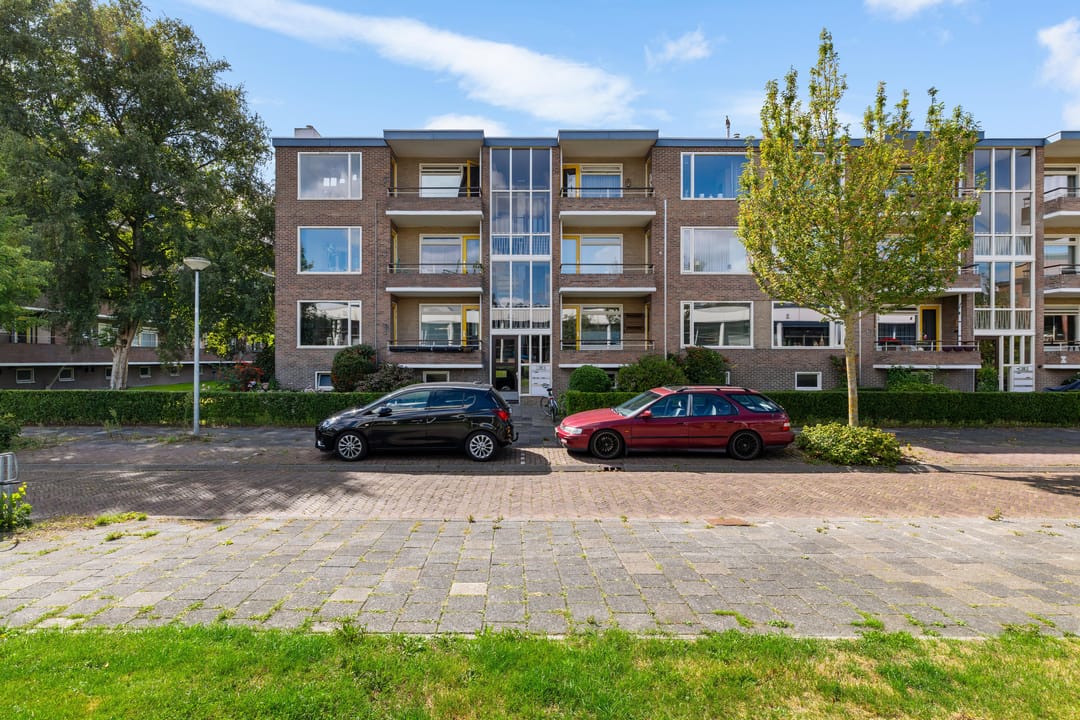 Photo 2 of Huygensstraat 135