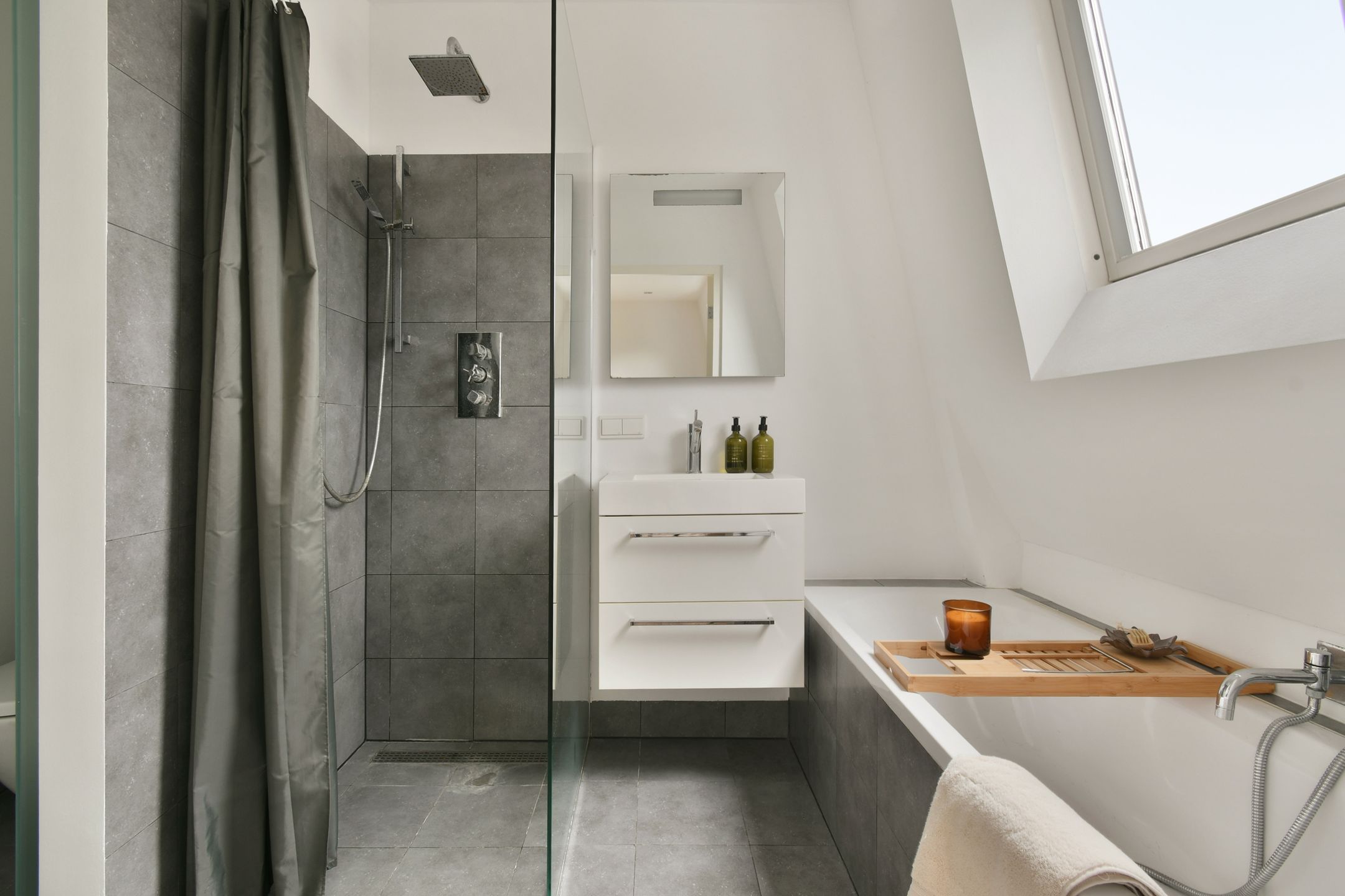 Photo 15 of Cornelis Anthoniszstraat 27-4