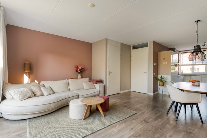 Tussenwoning te koop: Eikepage 17, Hoogeveen