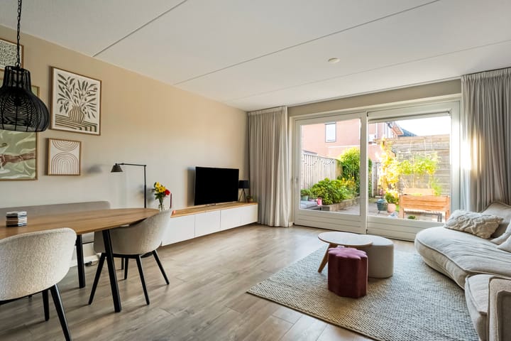 Tussenwoning te koop: Eikepage 17, Hoogeveen