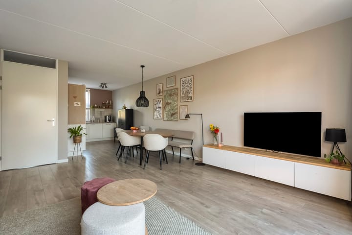 Tussenwoning te koop: Eikepage 17, Hoogeveen