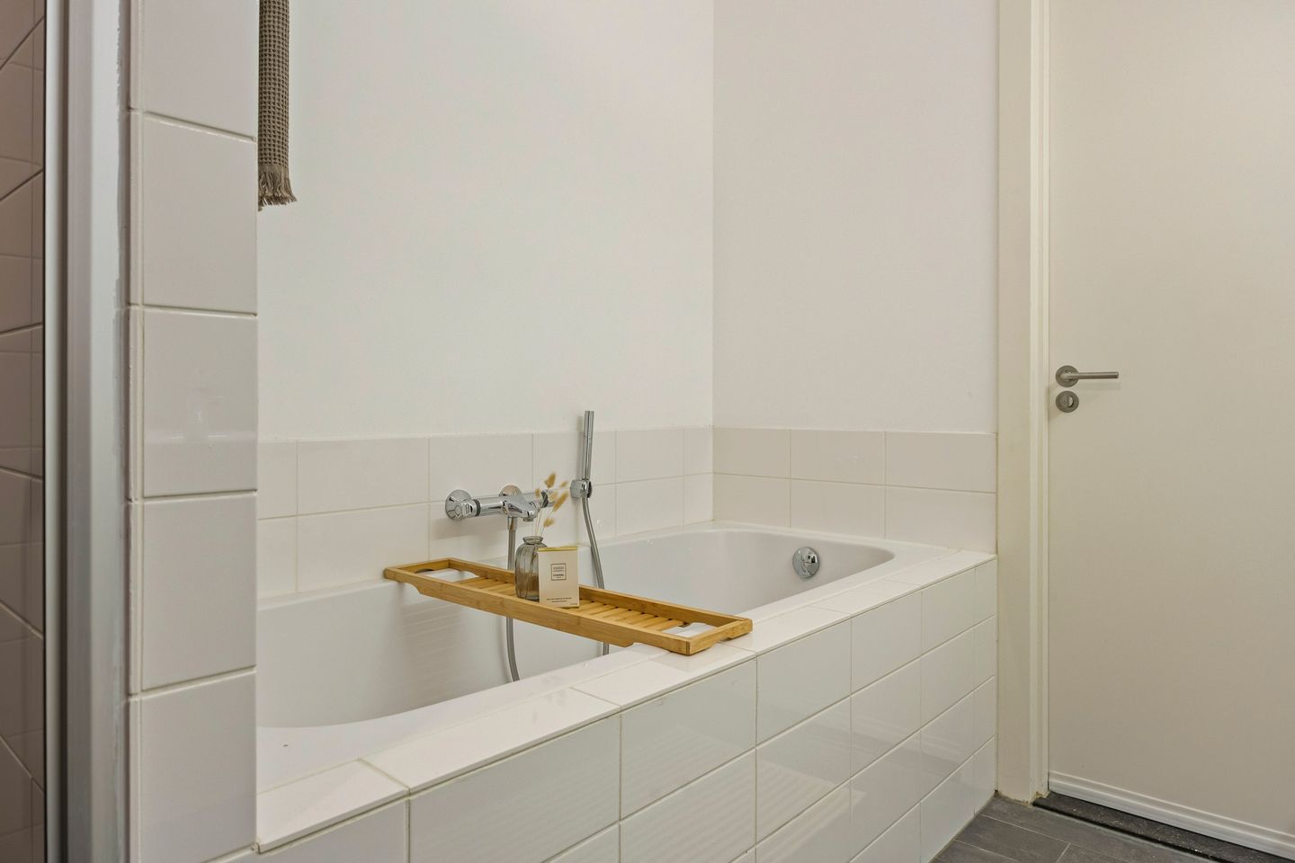 Photo 25 of Van der Hoevenplein 187