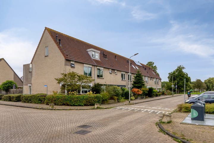 Tussenwoning te koop: Gentiaan 12, Nootdorp